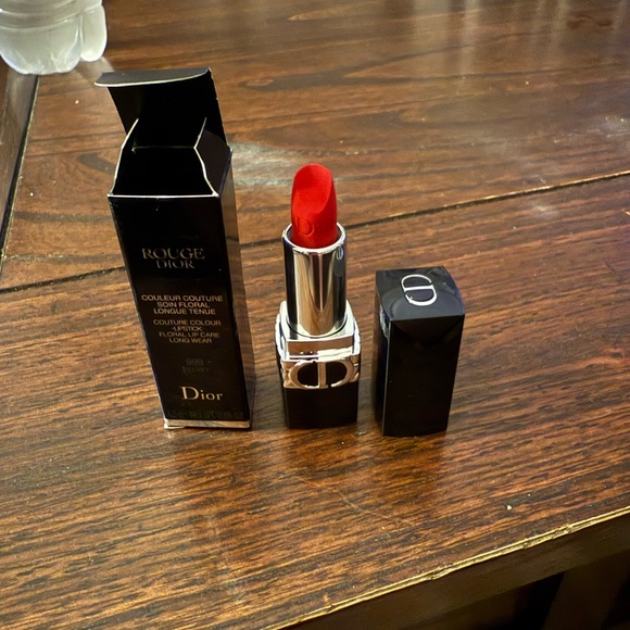 Dior Rouge Couture Lipstick in Bold Red sample size new. Never used - Picture 1 of 6